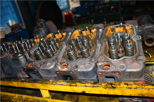 三菱R16柴油發(fā)動機氣缸蓋